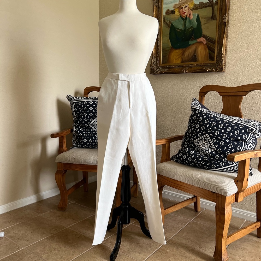 Dana Buchman white linen fully lined pants. A great addition to any wardrobe!
